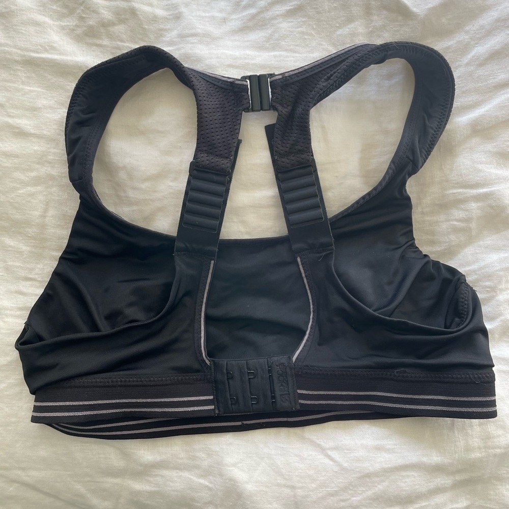 Shock absorber sports bra
